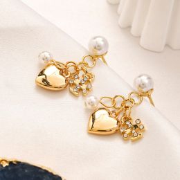 Pendientes de oro de lujo diseñador para mujeres Pendientes de aro de aros Pendientes de tachuelas Joyas de San Valentín Conocimiento de regalos Pendientes de nomento de acero inoxidable