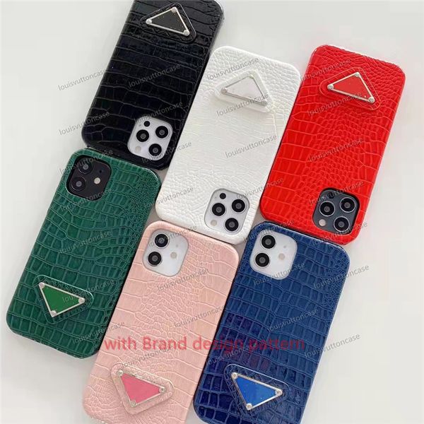 Étuis de téléphone de couleur bonbon de protection de micro-étiquette de triangle d'or de luxe pour iPhone 15 15pro 14promax 14plus 14pro 13pro max 13 12pro 11 couverture arrière