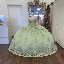 Robes de Quinceanera vertes de luxe pour filles de 16 ans, robes de bal avec des Appliques de perles à plusieurs niveaux, robe de bal pour fête d'anniversaire de 15 ans