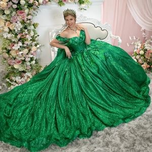 Luxe vert brillant Quinceanera robe 2024 robe de bal princesse chapelle train couches de fleurs à volants doux 15 16 robe de fête d'anniversaire Gala
