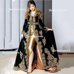 Luxe groene fluwelen avondjurk Dubai 2023 Lange mouw Gold Lace Prom jurken Morrocan Kaftan Muslim Party V Nek Arabische Caftan Abaya Formele kleding Appliques