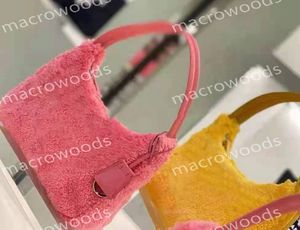 Bolso de lujo 2000 Bolso de piel de invierno Shearling Colorido Bolso de hombro Monedero Rosa Fieltro Hobo Diseñadores Bolsos Lady Cute Crossbody Monederos Tote Bolsos de mujer