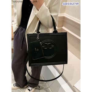 Luxury Handbag Designer Bag de grande capacité pour femmes 2024 Nouveau sac à main de mode Simple atmosphère Single d'épaule de femme Sacbodybody Fen0