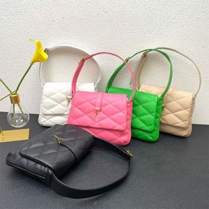 Bolso de lujo Diseñador de hombro Bolsa de cuero acolchado Bolsas de altura de altura de altura de fin de semana Banqueta Bolsa de bolsillo Bolso Dimensiones: 24 x 18 x 5.5 cm