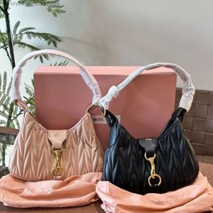 Luxe handtasontwerper Damesmerk Tas en Summer New Girl Cute Bun Moon Dumpling Single Shoulder Crossbody Dames Bag Handheld onderarm