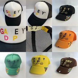 Luxe Hoeden voor Mannen Galleryes Ball Caps Gp Graffiti Hoed Casual Letters Galleryes Curved Dept Brim Baseball Cap Heren Dames Letters Printing Hoeden A029