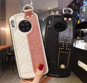 Luxe koplaag Cowhide Rivet Designer Top Quanlity Pols -band voor iPhone 12 12Promax 12Pro 11 11PromAx XS Max XR Huawei M6111227