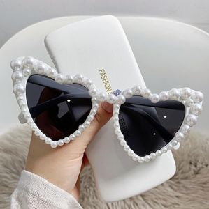 Luxe coeur forme mariée à être lunettes de soleil perle fête de mariage lunettes de soleil femmes grand cadre mignon blanc noir nuances Uv400 lunettes de mode