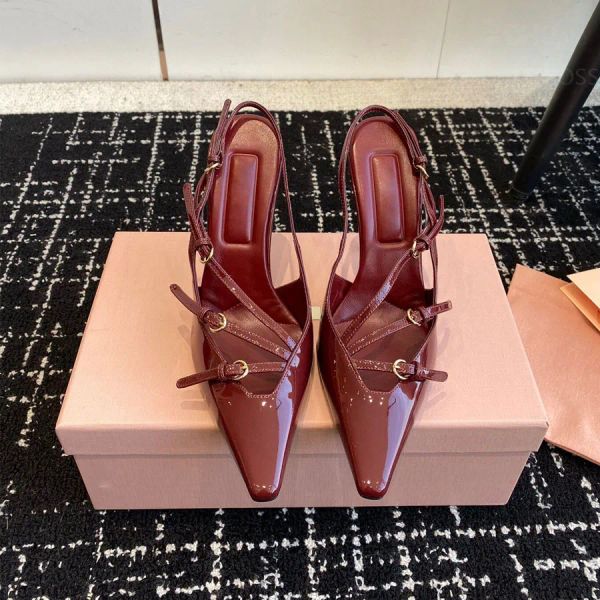 Talons de luxe sandale femmes escarpins bordeaux talons Slingback avec boucles bride à la cheville chaton talon aiguille chaussure de soirée