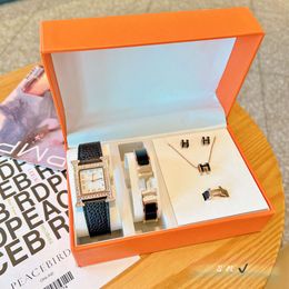 Luxe heremes gouden dameshorloge Vijfdelige set Topmerk 32 mm designer horloges Diamond Lady horloges voor dames Valentijnsdag Kerstmis Moederdag cadeau