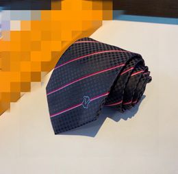 Designer de haute qualité de haute qualité 100% attachez la soie cravate noire lettre aldult Jacquard Party Business Business Fashion Design Hawaii Neck Craves Boîte
