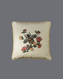 Funda de almohada de lujo con diseño Floral de abeja, funda de cojín de estilo barroco, funda de almohada de terciopelo muy ornamentada, regalo familiar
