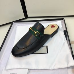 Luxe pantoffels met hoefijzergesp Geborduurde vrijetijdsschoenen Muller schoenen Zwarte schapenleren pantoffels Aardbei pantoffels Sandalen Platte damessandalen voor binnen 35-41