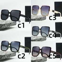 Luxury Hot Designer Sunglasses pour femmes Lignes de soleil Lens pour hommes.