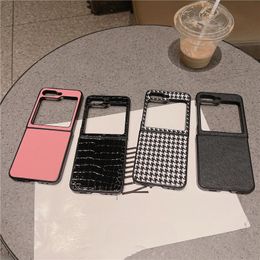 Funda de teléfono Vogue de cuero con patrón de pata de gallo de lujo para Samsung Galaxy Folding Z Flip5 5G Protección completa Parachoques suave Color sólido Lychee Grain Fold Shell a prueba de golpes