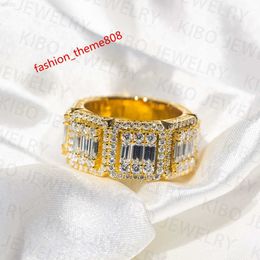 Luxury Iced Out Yellow Gold plaqué Ring Hip Hop Rapper VVS D Color Baguette Cut Moissanite Iced Out pour les anneaux en grappes masculines