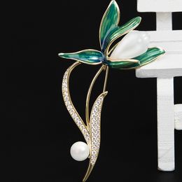 Luxe imitatie Pearl magnolia broche voor vrouwen ingelegde zirkoon emailbloembroche pin pak jas mode sieraden cadeau