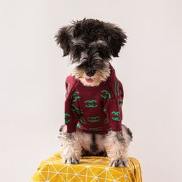 Designer indépendant de luxe Tendy Marque Cat et vêtements pour chiens Automne et hiver épaissis de chiens en tricot en tricot et de taille moyenne épaissis