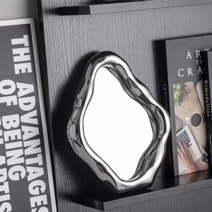 Luxe onregelmatige bureauspiegel voor slaapkamer Deorative badkamer make-up spiegel keramische compacte staande spiegel esthetische kamer decor 240131