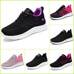 Luxury Italie Reaction Casual Chores Men Femmes Réflexion Triple Triple noir Blanc Rose rose multicolore Suede Bluette Gold Designer Mens Platform Sneakers Trainers