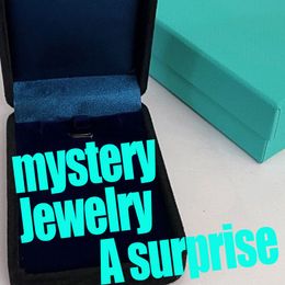 Caja de joyería de lujo caja de collar caja de pulsera caja de anillos caja tf caja de brazalete para joyería caja misteriosa joyería para mujeres joyería para hombre Joyería especificada por el comprador