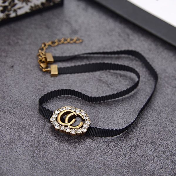 Luxury Jewelry Chokers Diseñador Alfabeto Collar de cuerda negra Simulación Importada Contador de perlas de diamantes