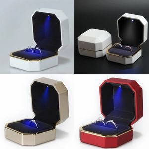 Caja de anillo de pareja de joyería de lujo con luz LED para compromiso, boda, festival, cumpleaños, exhibición de joyería, cajas de regalo 231225