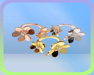 Sonneurs de créateurs de bijoux de luxe Anneaux de fiançailles de fleurs pour femmes argent rose or 18k Gold Fashion en acier inoxydable Lover R7312303