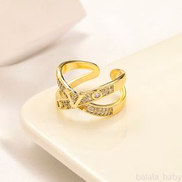 Anillos de diseño de joyería de lujo para mujer, anillo de diamante chapado en oro con letras, anillo de compromiso, anillo de amor, regalo de fiesta de boda