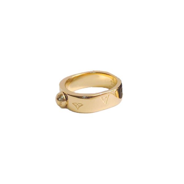 Joyería de lujo Anillos de diseño Moleteado Mujeres Amor Suministros de boda Anillo de acero inoxidable chapado en oro de 18 quilates Anillo de dedo fino al por mayor