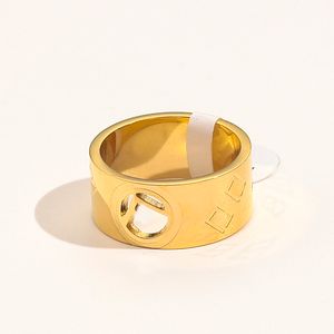 Design de bijoux de luxe anneaux les femmes aiment les charmes de bague à 18 carats en or
