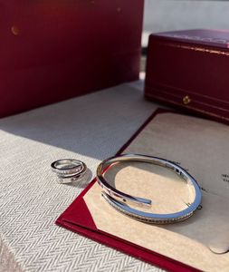 Luxe sieradenontwerper damesarmband dezelfde ringset met diamant Nieuwste schroefarmbandset voor dagelijks daten, bruiloft, trendy mode