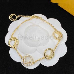 Luxe sieradenontwerpers bedelarmband voor dames mode -riem letter f designer gouden armbanden klassieke Simpie -stijl hanger 2304128PEA9VPP