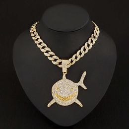 Bijoux de luxe Style Hip Hop Lettre de diamant complète pour hommes pour hommes, maison de requin universel Pendant Hip Hop Mens Collier Designers Créer des accessoires de cadeaux de vacances