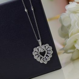 Collar de amor de edición de precisión de joyería de lujo con forma de corazón de diamante completo, circón súper hermoso, elegante y brillante