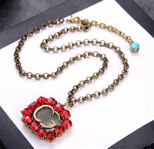 Luxe sieraden vrouwen ketting rode diamant hanger kettingen met brief stempel messing retro gouden armbanden en kettingen mode-sieraden