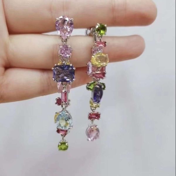 Bijoux de luxe Boucles d'oreilles Swarovskis, boucles d'oreilles asymétriques Gema légères et colorées pour femmes avec éléments d'hirondelle, boucles d'oreilles bonbons colorées en cristal