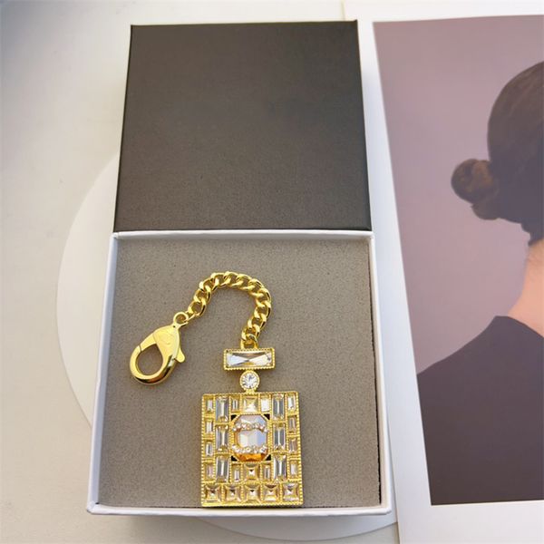 Porte-clés de luxe Mode Pendentif Doré Diamant Designer Porte-clés Carré Femmes Hommes Porte-clés Rue Gentleman Élégant Cristal Pilier Porte-clés