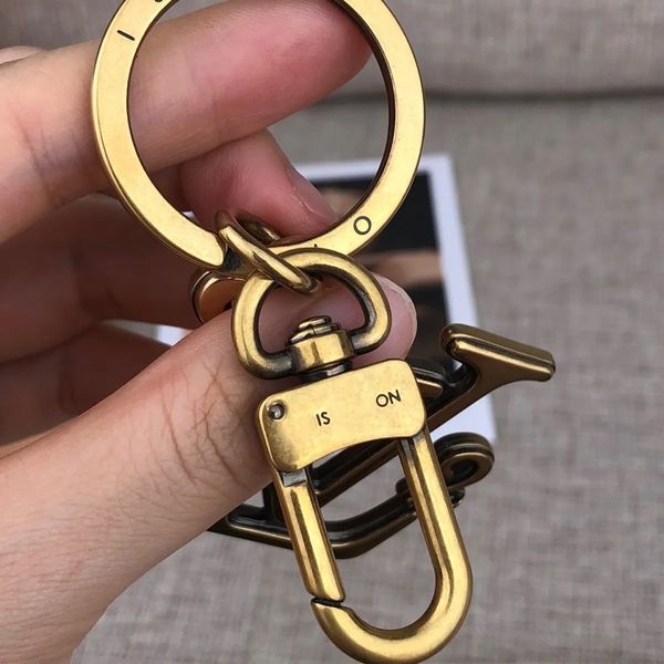 Porte-clés de luxe porte-clés de créateur de voiture de mode porte-clés porte-clés rétro fait de vieilles lettres design