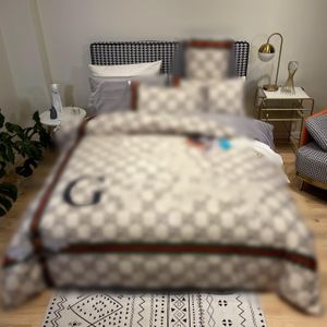 Luxury khaki designer bedding sets bee letter printed queen size king size duvet cover bed sheet fashion pillowcases comforter set covers