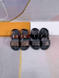 Sandales de luxe pour enfants Pantoufles en cuir verni brillant pour bébé Prix de revient Taille 26-35 Y compris la boîte Semelle antidérapante Designer Chaussures pour enfants Jan20