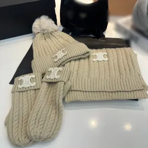 Diseñador de punto de lujo Gorro Bufanda Conjuntos de golf con pompones Logotipo de lana impresa Mujeres Hombres Cálido Invierno Gorro Cachemira Moda casual Gorros ajustados Sombreros pompones