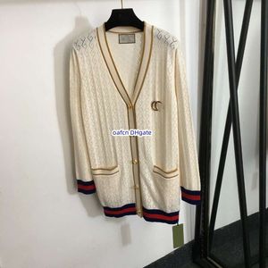 Veste de cardigan de luxe pour femmes en trinage Veste pull à manches longues créatrices chouchis tricot t tricot g lettre gilet haut haut taille plissée demi-jupe 5542