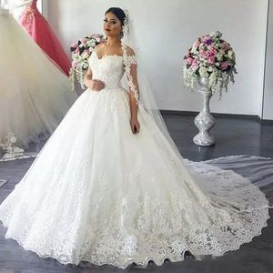 Robes de mariée de luxe en dentelle robe de bal une ligne hors épaule balayage train robes de mariée avec dentelle appliques plus la taille robes de mariée DH4114