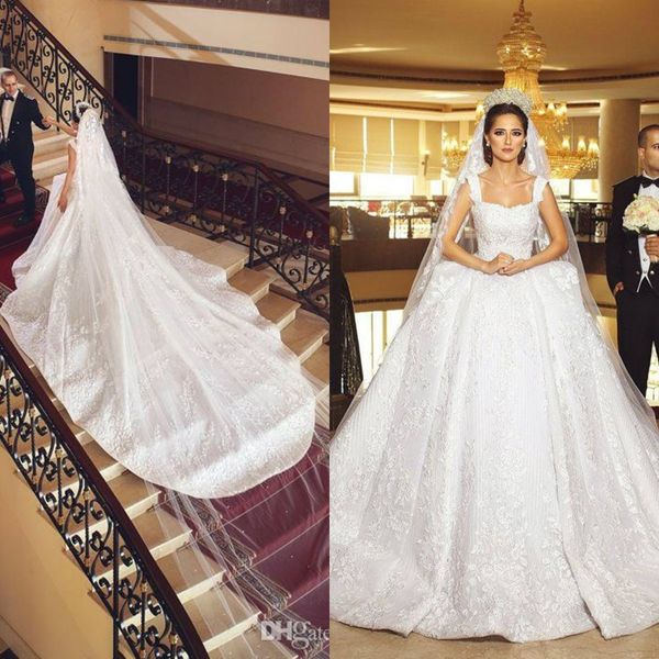 Vestidos de novia de encaje de lujo Vestidos de novia sin espalda de cuello cuadrado con tren de la catedral Dubai Vestido de novia de talla grande personalizado