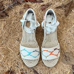 Dames de luxe Designer Sandales Début Printemps Nouvelle Lettre Brodée Chaussures Semelle Épaisse Casual Espadrilles Taille 35-41 Avec Boîte