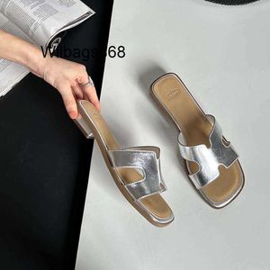 Luxury Lady Slippers L 2024 Spring New Low Talon Slippers for Outwear Fashionable Advanced Advanced Casual and Polylemle Small and Popul Populy Panters