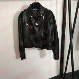 Chaqueta de cuero de lujo para mujer, ropa de abrigo con letras de PU negra, chaqueta triangular de diseñador para motocicleta, ropa de calle para mujer
