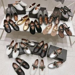 Chaussures rivetées en cuir de luxe, conçues par Mary Jane, chaussures de ballet, nouvelles couleurs, chaussures plates décontractées pour femmes, sandales de créateurs, pantoufles, chaussures de bateau à orteil rond