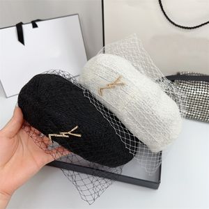 Lettres de luxe Designer Béret Casquettes Chapeaux Pour Femmes Hiver Mode Chapeau De Rue Noir Blanc Classique Dôme En Plein Air Maille Béret Ajusté Casquette De Laine